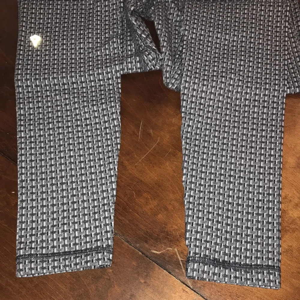 Ivivva by Lululemon GRAY with BLACK Blocked Pattern Girl’s Size 14 Leggings